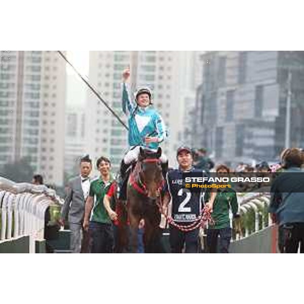 Longines Hong Kong International Races of Hong Kong - - Hong Kong, Sha Tin - 10 December 2023 - ph.Stefano Grasso/Longines James McDonald on Romantic Warrior wins the Longines Hong Kong Cup