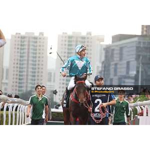 Longines Hong Kong International Races of Hong Kong - - Hong Kong, Sha Tin - 10 December 2023 - ph.Stefano Grasso/Longines James McDonald on Romantic Warrior wins the Longines Hong Kong Cup