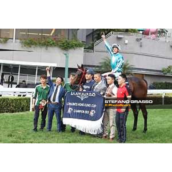 Longines Hong Kong International Races of Hong Kong - - Hong Kong, Sha Tin - 10 December 2023 - ph.Stefano Grasso/Longines James McDonald on Romantic Warrior wins the Longines Hong Kong Cup