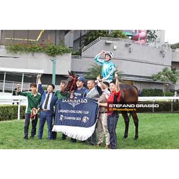 Longines Hong Kong International Races of Hong Kong - - Hong Kong, Sha Tin - 10 December 2023 - ph.Stefano Grasso/Longines James McDonald on Romantic Warrior wins the Longines Hong Kong Cup