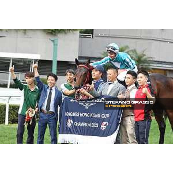 Longines Hong Kong International Races of Hong Kong - - Hong Kong, Sha Tin - 10 December 2023 - ph.Stefano Grasso/Longines James McDonald on Romantic Warrior wins the Longines Hong Kong Cup