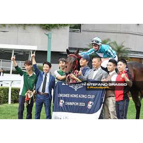 Longines Hong Kong International Races of Hong Kong - - Hong Kong, Sha Tin - 10 December 2023 - ph.Stefano Grasso/Longines James McDonald on Romantic Warrior wins the Longines Hong Kong Cup