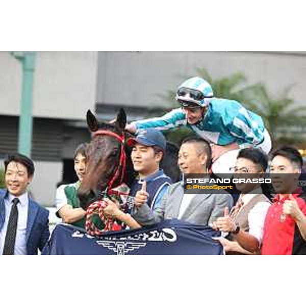 Longines Hong Kong International Races of Hong Kong - - Hong Kong, Sha Tin - 10 December 2023 - ph.Stefano Grasso/Longines James McDonald on Romantic Warrior wins the Longines Hong Kong Cup