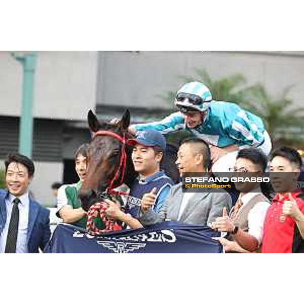 Longines Hong Kong International Races of Hong Kong - - Hong Kong, Sha Tin - 10 December 2023 - ph.Stefano Grasso/Longines James McDonald on Romantic Warrior wins the Longines Hong Kong Cup