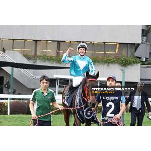 Longines Hong Kong International Races of Hong Kong - - Hong Kong, Sha Tin - 10 December 2023 - ph.Stefano Grasso/Longines James McDonald on Romantic Warrior wins the Longines Hong Kong Cup