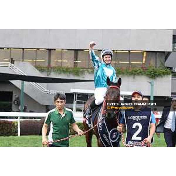 Longines Hong Kong International Races of Hong Kong - - Hong Kong, Sha Tin - 10 December 2023 - ph.Stefano Grasso/Longines James McDonald on Romantic Warrior wins the Longines Hong Kong Cup