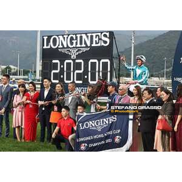 Longines Hong Kong International Races of Hong Kong - - Hong Kong, Sha Tin - 10 December 2023 - ph.Stefano Grasso/Longines James McDonald on Romantic Warrior wins the Longines Hong Kong Cup