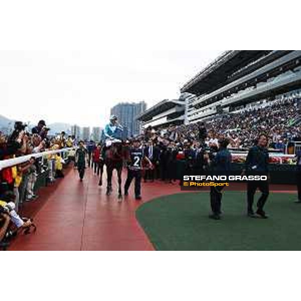 Longines Hong Kong International Races of Hong Kong - - Hong Kong, Sha Tin - 10 December 2023 - ph.Stefano Grasso/Longines James McDonald on Romantic Warrior wins the Longines Hong Kong Cup