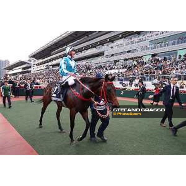 Longines Hong Kong International Races of Hong Kong - - Hong Kong, Sha Tin - 10 December 2023 - ph.Stefano Grasso/Longines James McDonald on Romantic Warrior wins the Longines Hong Kong Cup