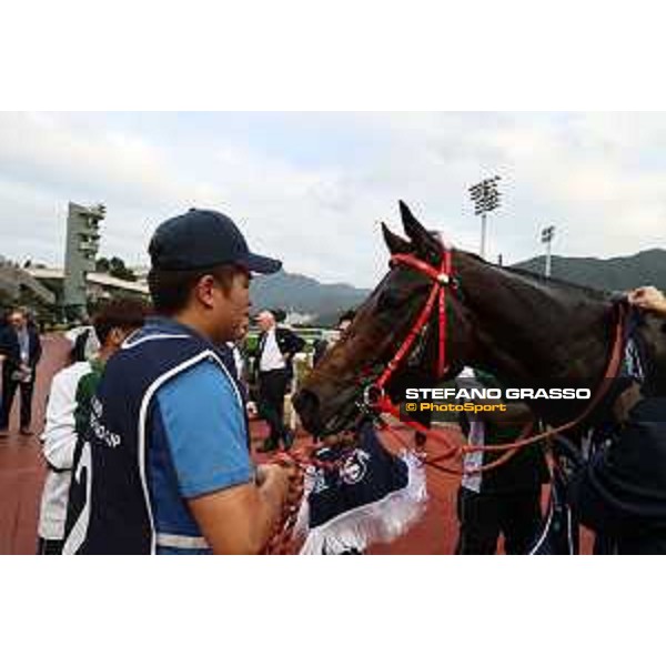 Longines Hong Kong International Races of Hong Kong - - Hong Kong, Sha Tin - 10 December 2023 - ph.Stefano Grasso/Longines James McDonald on Romantic Warrior wins the Longines Hong Kong Cup