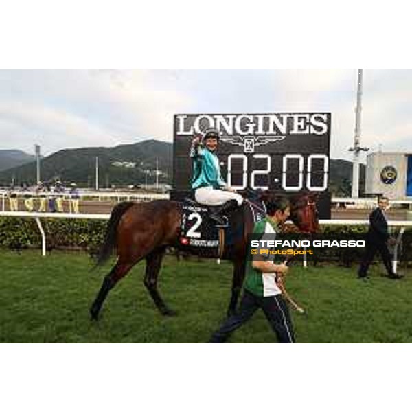 Longines Hong Kong International Races of Hong Kong - - Hong Kong, Sha Tin - 10 December 2023 - ph.Stefano Grasso/Longines James McDonald on Romantic Warrior wins the Longines Hong Kong Cup