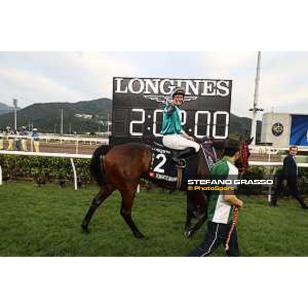 Longines Hong Kong International Races of Hong Kong - - Hong Kong, Sha Tin - 10 December 2023 - ph.Stefano Grasso/Longines James McDonald on Romantic Warrior wins the Longines Hong Kong Cup