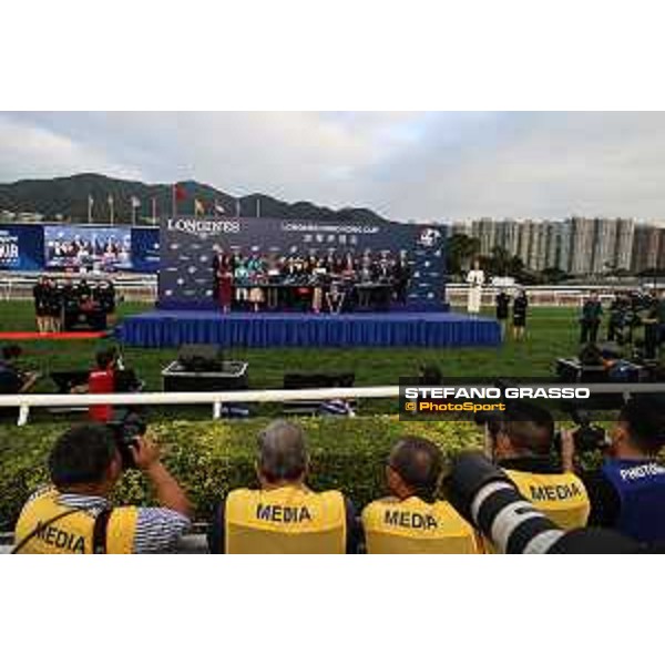 Longines Hong Kong International Races of Hong Kong - - Hong Kong, Sha Tin - 10 December 2023 - ph.Stefano Grasso/Longines James McDonald on Romantic Warrior wins the Longines Hong Kong Cup