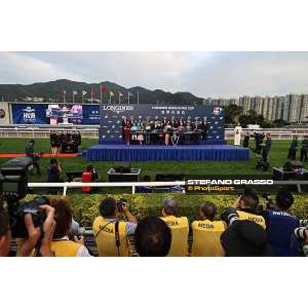 Longines Hong Kong International Races of Hong Kong - - Hong Kong, Sha Tin - 10 December 2023 - ph.Stefano Grasso/Longines James McDonald on Romantic Warrior wins the Longines Hong Kong Cup