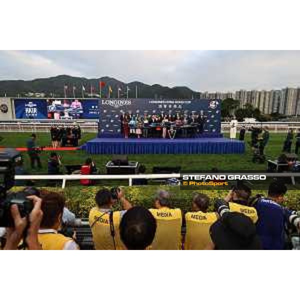 Longines Hong Kong International Races of Hong Kong - - Hong Kong, Sha Tin - 10 December 2023 - ph.Stefano Grasso/Longines James McDonald on Romantic Warrior wins the Longines Hong Kong Cup