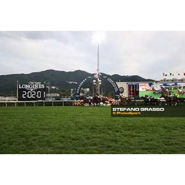 Longines Hong Kong International Races of Hong Kong - - Hong Kong, Sha Tin - 10 December 2023 - ph.Stefano Grasso/Longines James McDonald on Romantic Warrior wins the Longines Hong Kong Cup