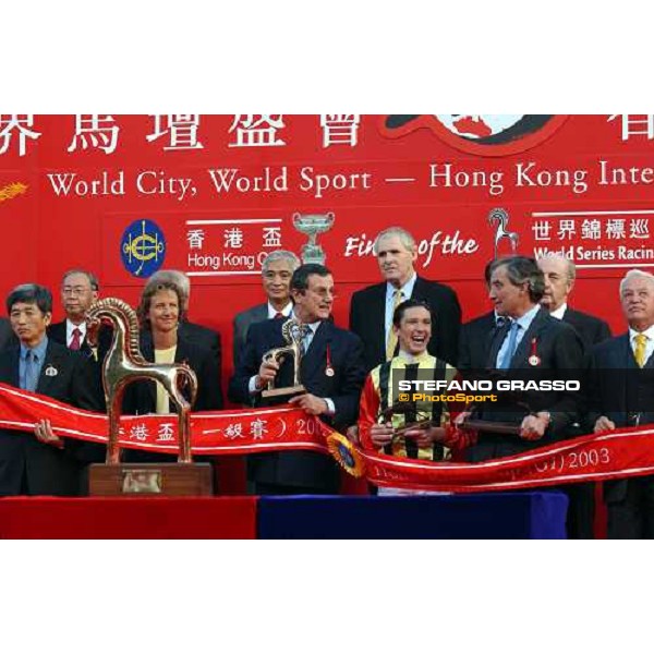 price ceremony of The Hong Kong Cup Sha Tin 14-12-03 ph. Stefano Grasso