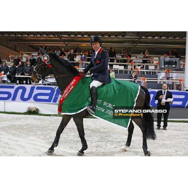 Michael Whitaker parades on Insutech Amai after winning the Jumping Verona - Rolex Fei World Cup tm 2009 Verona, 8th nov. 2009 ph.Fieracavalli/Stefano Grasso