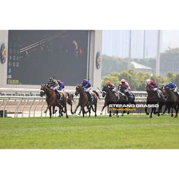 LHKIR 2024 of Hong Kong - - Hong Kong, Sha Tin racecourse - 8 December 2024 - ph.Stefano Grasso/Longines Oisin Murphy on Giavellotto wins the Longines Hong Kong Vase