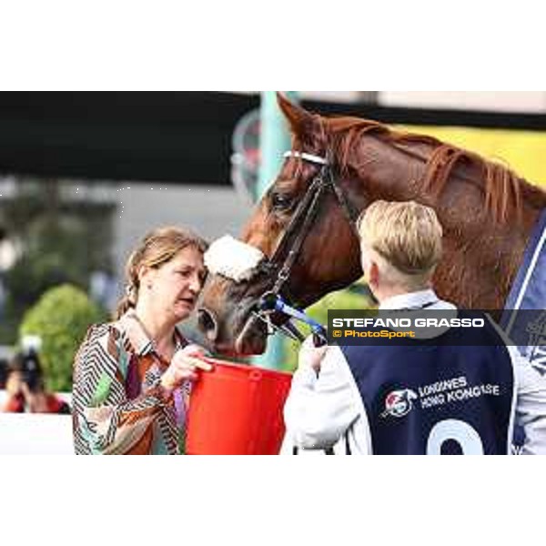 LHKIR 2024 of Hong Kong - - Hong Kong, Sha Tin racecourse - 8 December 2024 - ph.Stefano Grasso/Longines Oisin Murphy on Giavellotto wins the Longines Hong Kong Vase