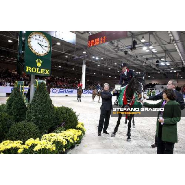 Michael Whitaker on Insul Tech Amai receives the Rolex watch by dott. Marini, CEO of Rolex Italy, after winning the Jumping Verona - Rolex Fei World Cup tm 2009 - close to them Eleonora Ottaviani and John Roche Verona, 8th nov. 2009 ph.Fieracavalli/Stefan