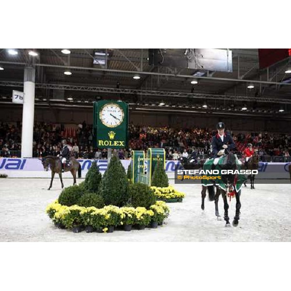 Michael Whitaker parades on Insul Tech Amai after winning the Jumping Verona - Rolex Fei World Cup tm 2009 Verona, 8th nov. 2009 ph.Fieracavalli/Stefano Grasso