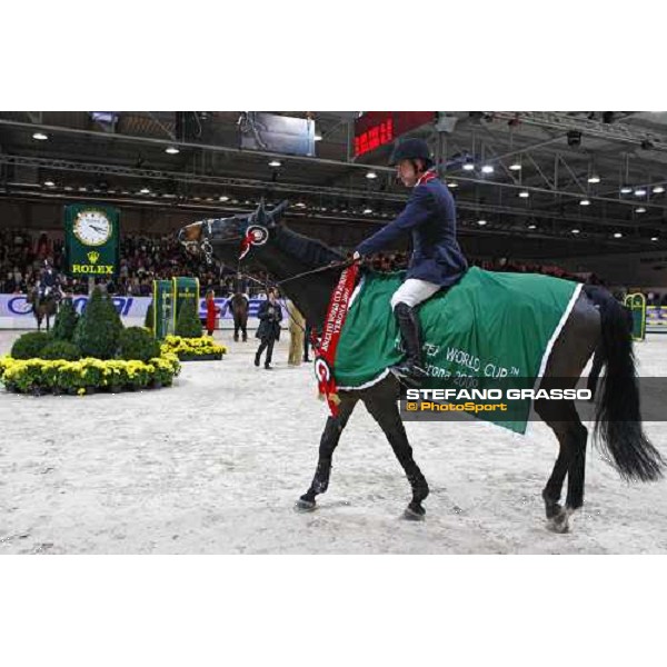 Michael Whitaker parades on Insultech Amai after winning the Jumping Verona - Rolex Fei World Cup tm 2009 Verona, 8th nov. 2009 ph.Fieracavalli/Stefano Grasso