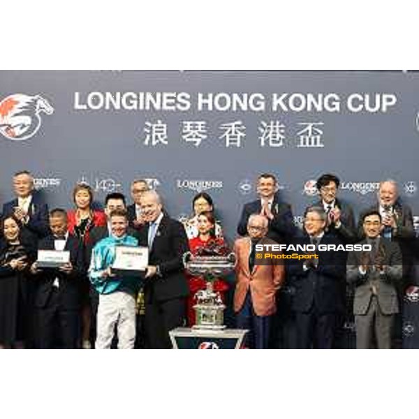 LHKIR 2024 of Hong Kong - - Hong Kong, Sha Tin racecourse - 8 December 2024 - ph.Stefano Grasso/Longines James McDonald on Romantic Warrior wins the Longines Hong Kong Cup