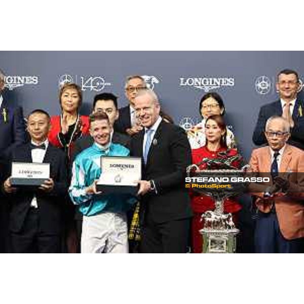 LHKIR 2024 of Hong Kong - - Hong Kong, Sha Tin racecourse - 8 December 2024 - ph.Stefano Grasso/Longines James McDonald on Romantic Warrior wins the Longines Hong Kong Cup