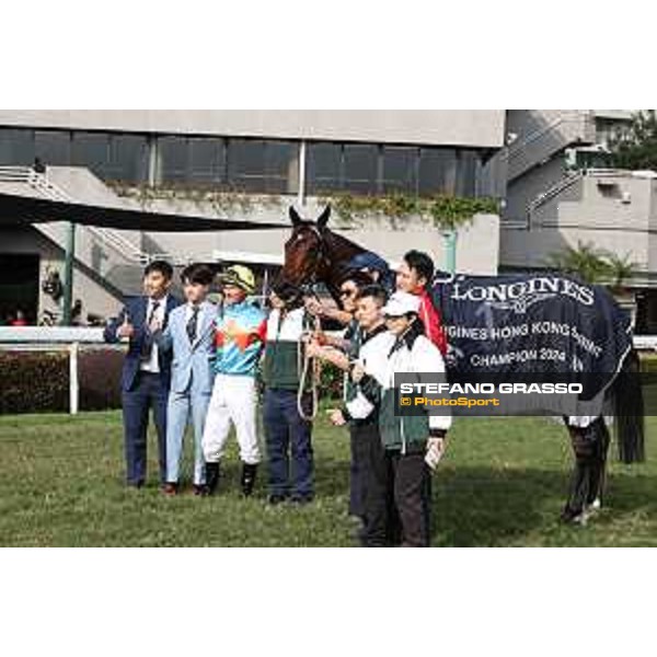 LHKIR 2024 of Hong Kong - - Hong Kong, Sha Tin racecourse - 8 December 2024 - ph.Stefano Grasso/Longines Zac Purton on Ka Ying Rising wins the Longines Hong Kong Sprint