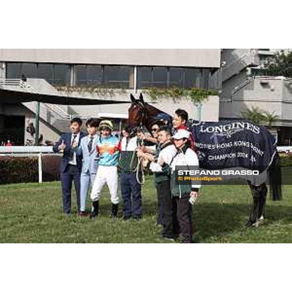 LHKIR 2024 of Hong Kong - - Hong Kong, Sha Tin racecourse - 8 December 2024 - ph.Stefano Grasso/Longines Zac Purton on Ka Ying Rising wins the Longines Hong Kong Sprint