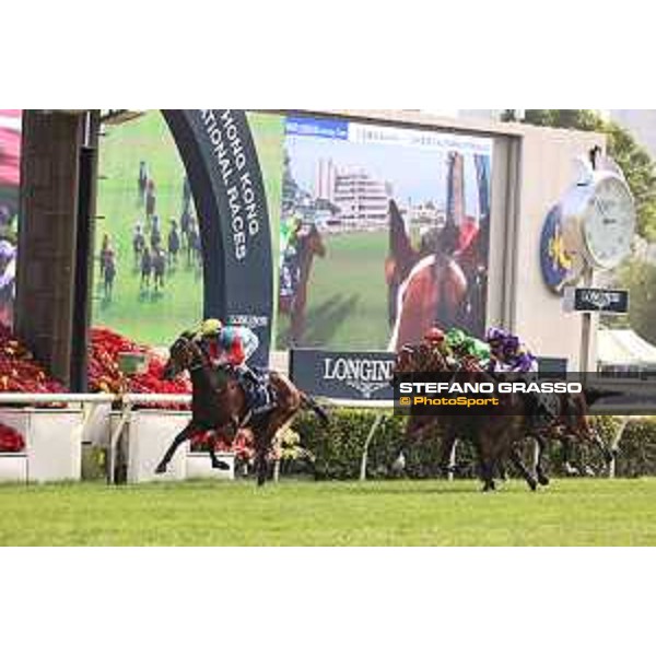 LHKIR 2024 of Hong Kong - - Hong Kong, Sha Tin racecourse - 8 December 2024 - ph.Stefano Grasso/Longines Zac Purton on Ka Ying Rising wins the Longines Hong Kong Sprint