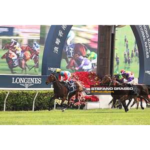 LHKIR 2024 of Hong Kong - - Hong Kong, Sha Tin racecourse - 8 December 2024 - ph.Stefano Grasso/Longines Zac Purton on Ka Ying Rising wins the Longines Hong Kong Sprint