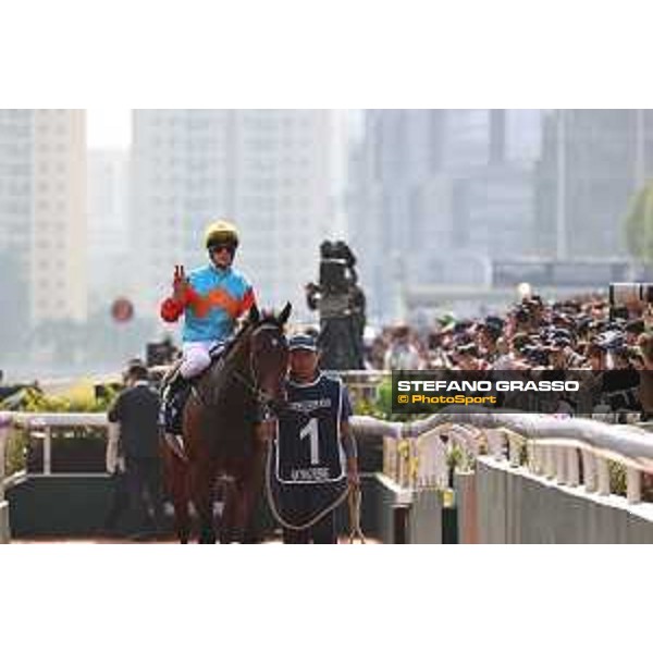 LHKIR 2024 of Hong Kong - - Hong Kong, Sha Tin racecourse - 8 December 2024 - ph.Stefano Grasso/Longines Zac Purton on Ka Ying Rising wins the Longines Hong Kong Sprint