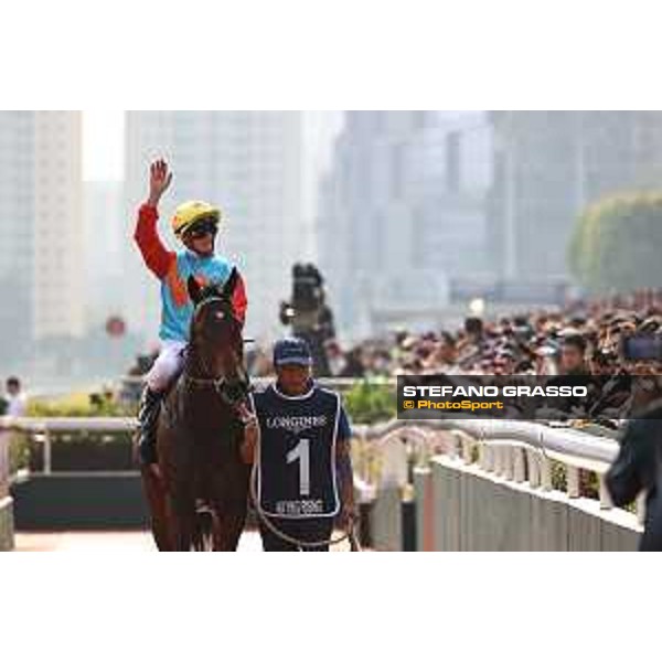 LHKIR 2024 of Hong Kong - - Hong Kong, Sha Tin racecourse - 8 December 2024 - ph.Stefano Grasso/Longines Zac Purton on Ka Ying Rising wins the Longines Hong Kong Sprint