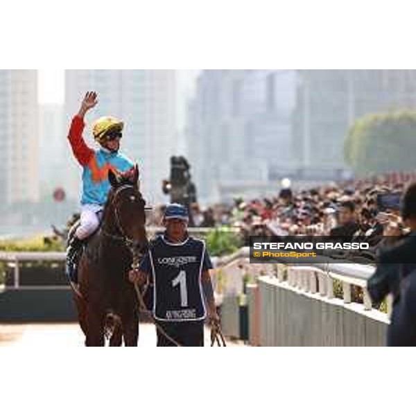LHKIR 2024 of Hong Kong - - Hong Kong, Sha Tin racecourse - 8 December 2024 - ph.Stefano Grasso/Longines Zac Purton on Ka Ying Rising wins the Longines Hong Kong Sprint