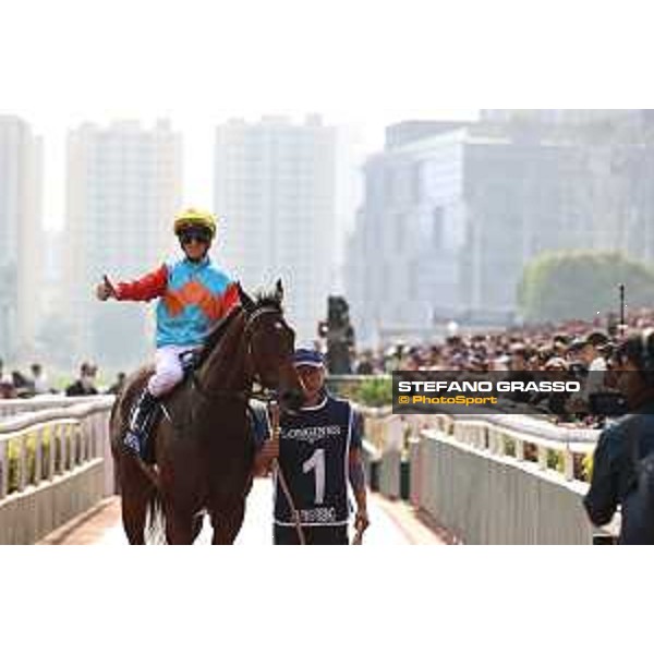 LHKIR 2024 of Hong Kong - - Hong Kong, Sha Tin racecourse - 8 December 2024 - ph.Stefano Grasso/Longines Zac Purton on Ka Ying Rising wins the Longines Hong Kong Sprint