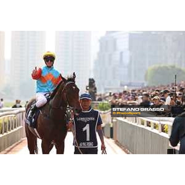 LHKIR 2024 of Hong Kong - - Hong Kong, Sha Tin racecourse - 8 December 2024 - ph.Stefano Grasso/Longines Zac Purton on Ka Ying Rising wins the Longines Hong Kong Sprint