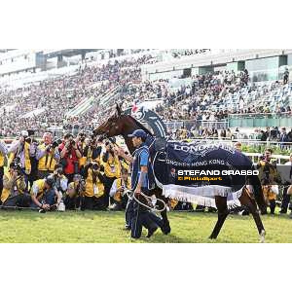 LHKIR 2024 of Hong Kong - - Hong Kong, Sha Tin racecourse - 8 December 2024 - ph.Stefano Grasso/Longines Zac Purton on Ka Ying Rising wins the Longines Hong Kong Sprint