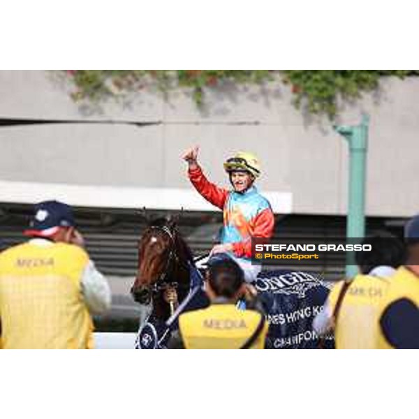 LHKIR 2024 of Hong Kong - - Hong Kong, Sha Tin racecourse - 8 December 2024 - ph.Stefano Grasso/Longines Zac Purton on Ka Ying Rising wins the Longines Hong Kong Sprint