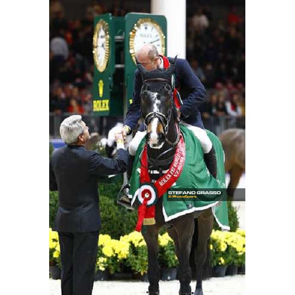 dott. Gian Riccardo Marini, CEO of Rolex Italia, congratulates with Michael Whitaker winner on Insul Tech Amai of the Jumping Verona - Rolex Fei World Cup tm 2009 Verona, 8th nov. 2009 ph.Fieracavalli/Stefano Grasso