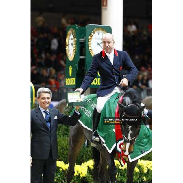 dott. Gian Riccardo Marini, Ceo of Rolex Italia with Michael Whitaker winner on Insul Tech Amai of the Jumping Verona - Rolex Fei World Cup tm 2009 Verona, 8th nov. 2009 ph.Fieracavalli/Stefano Grasso
