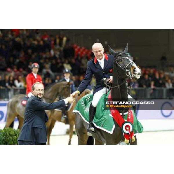 Andrea Paul Gross congratulates with Michael Whitaker winner on Insul Tech Amai of the Jumping Verona - Rolex Fei World Cup tm 2009 Verona, 8th nov. 2009 ph.Fieracavalli/Stefano Grasso