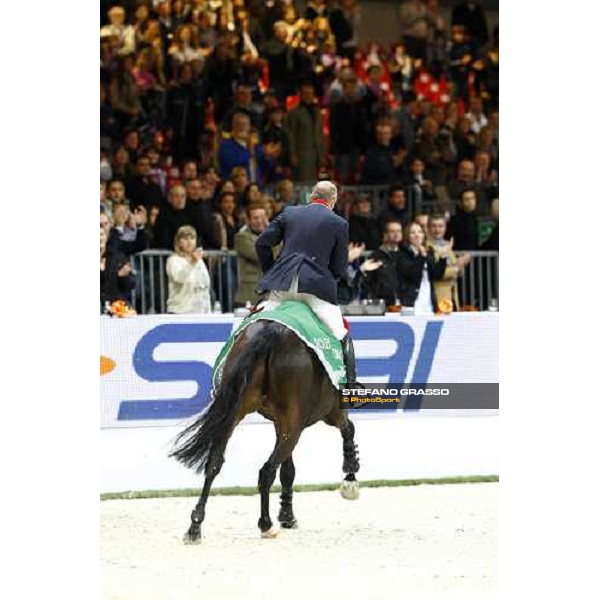 Michael Whitaker parades on Insul Tech Amai after winning the Jumping Verona - Rolex Fei World Cup tm 2009 Verona, 8th nov. 2009 ph.Fieracavalli/Stefano Grasso