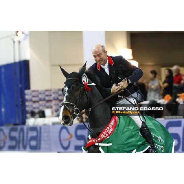 Michael Whitaker parades on Insul Tech Amai after winning the Jumping Verona - Rolex Fei World Cup tm 2009 Verona, 8th nov. 2009 ph.Fieracavalli/Stefano Grasso