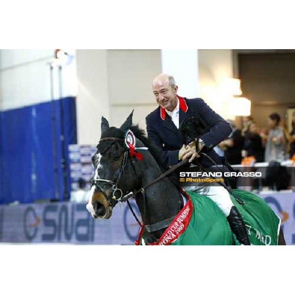 Michael Whitaker parades on Insul Tech Amai after winning the Jumping Verona - Rolex Fei World Cup tm 2009 Verona, 8th nov. 2009 ph.Fieracavalli/Stefano Grasso
