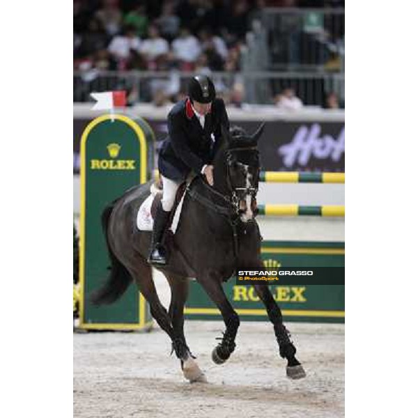 Michael Whitaker thanks Insul Tech Amai after the clear round Jumping Verona - Rolex Fei World Cup tm 2009 Verona, 8th nov. 2009 ph. Fieracavalli/Stefano Grasso