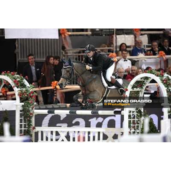 Giuseppe d\' Onofrio on Landzeu 2 Jumping Verona - Rolex Fei World Cup tm 2009 Verona, 8th nov. 2009 ph. Fieracavalli/Stefano Grasso
