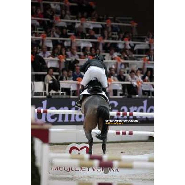 Giuseppe d\' Onofrio on Landzeu 2 Jumping Verona - Rolex Fei World Cup tm 2009 Verona, 8th nov. 2009 ph. Fieracavalli/Stefano Grasso