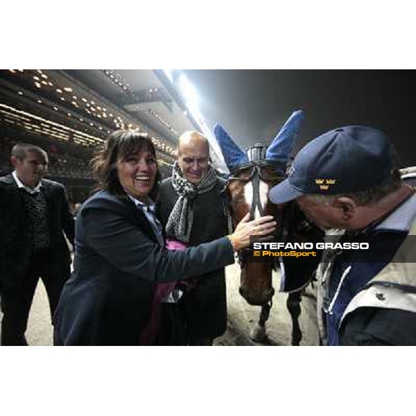 Bjorn Lindblom with Nieves Vl and her owners winners of the Gran Criterium \'Memorial Piero Biondi\' Milan San Siro, 15th nov. 2009 ph. Stefano Grasso